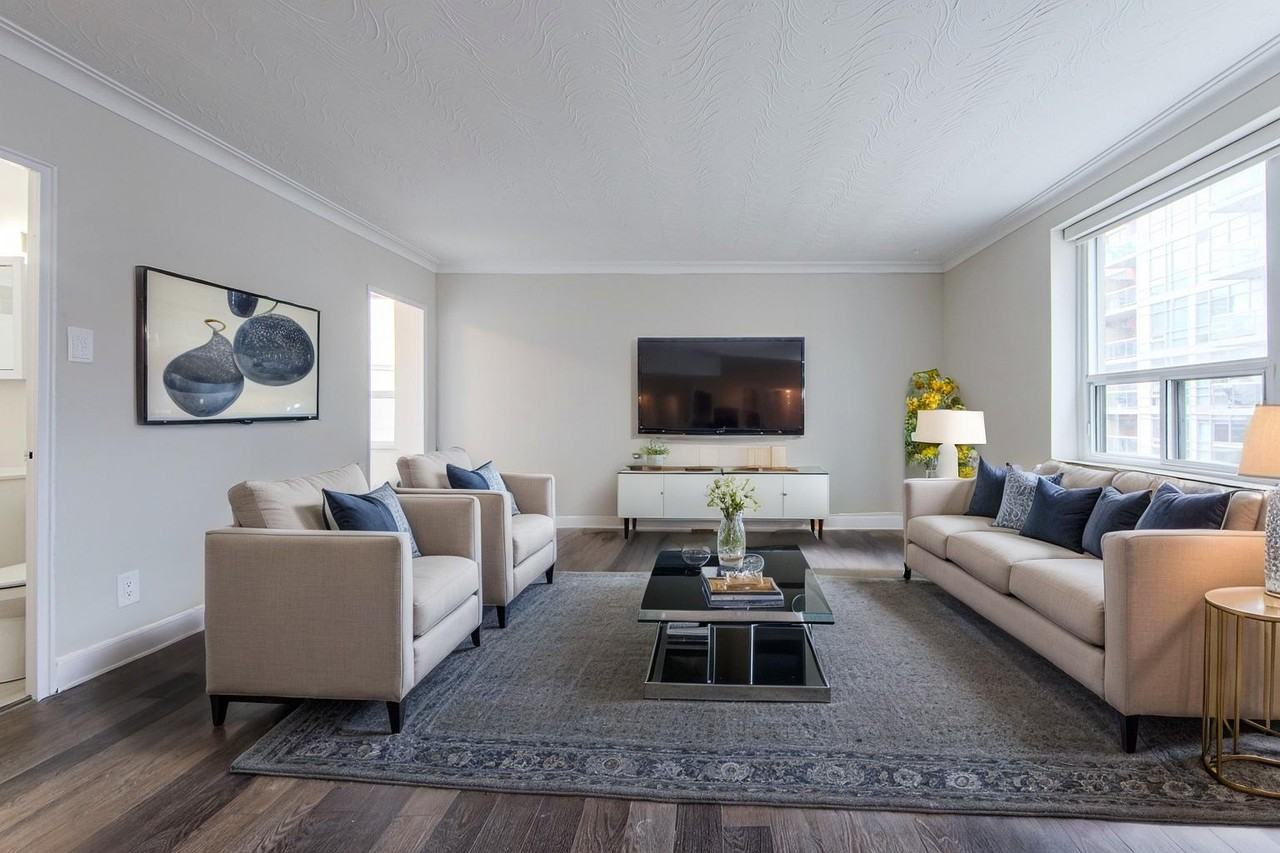 Upper Canada Apartments 165 - Photo 3 of 17