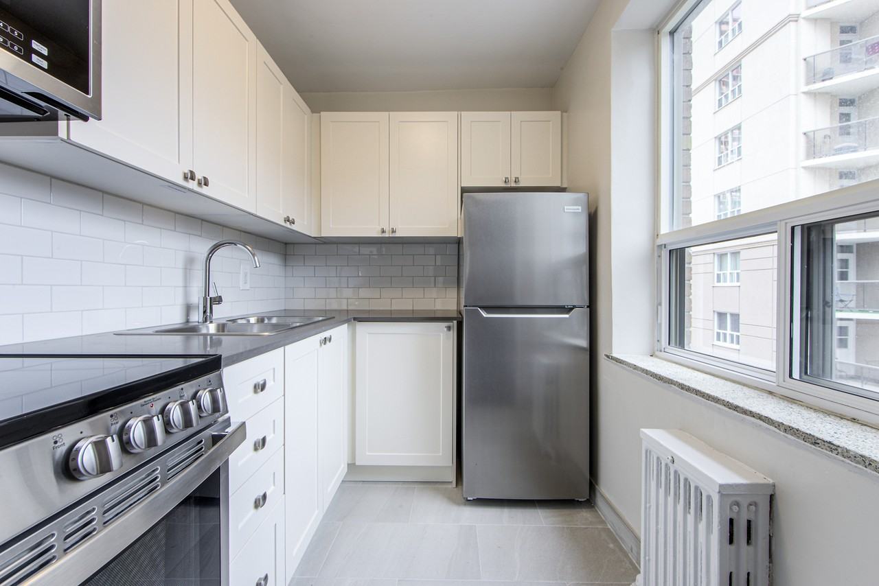 Upper Canada Apartments 165 - Photo 5 of 17