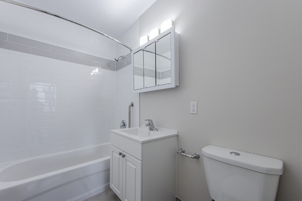 Upper Canada Apartments 165 - Photo 6 of 17