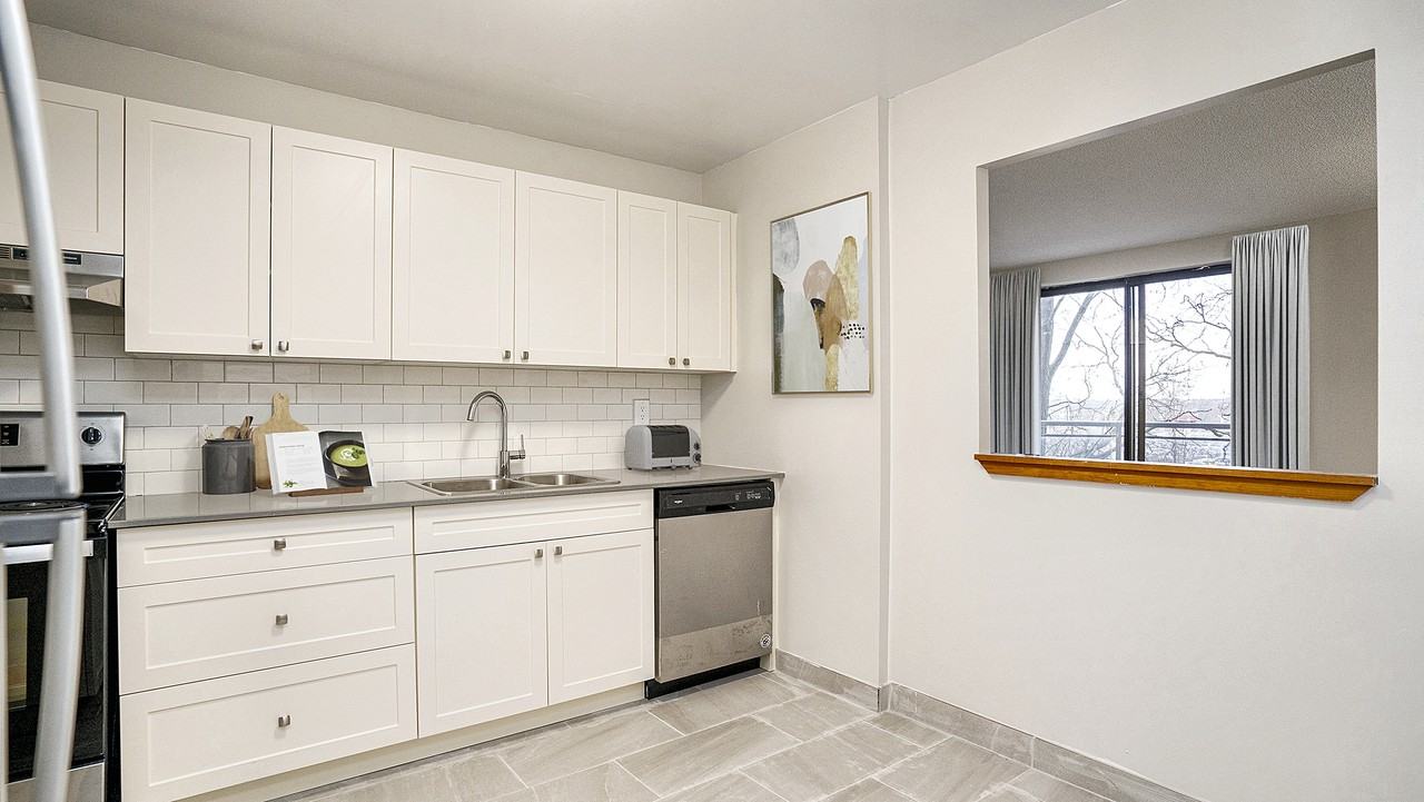 Trillium Towers I/II - Photo 4 of 11