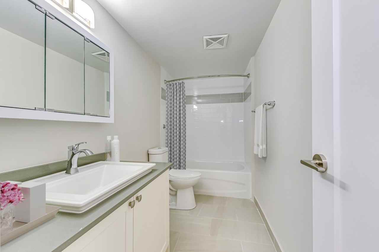 Surrey Lane Apartments - Photo 5 of 14