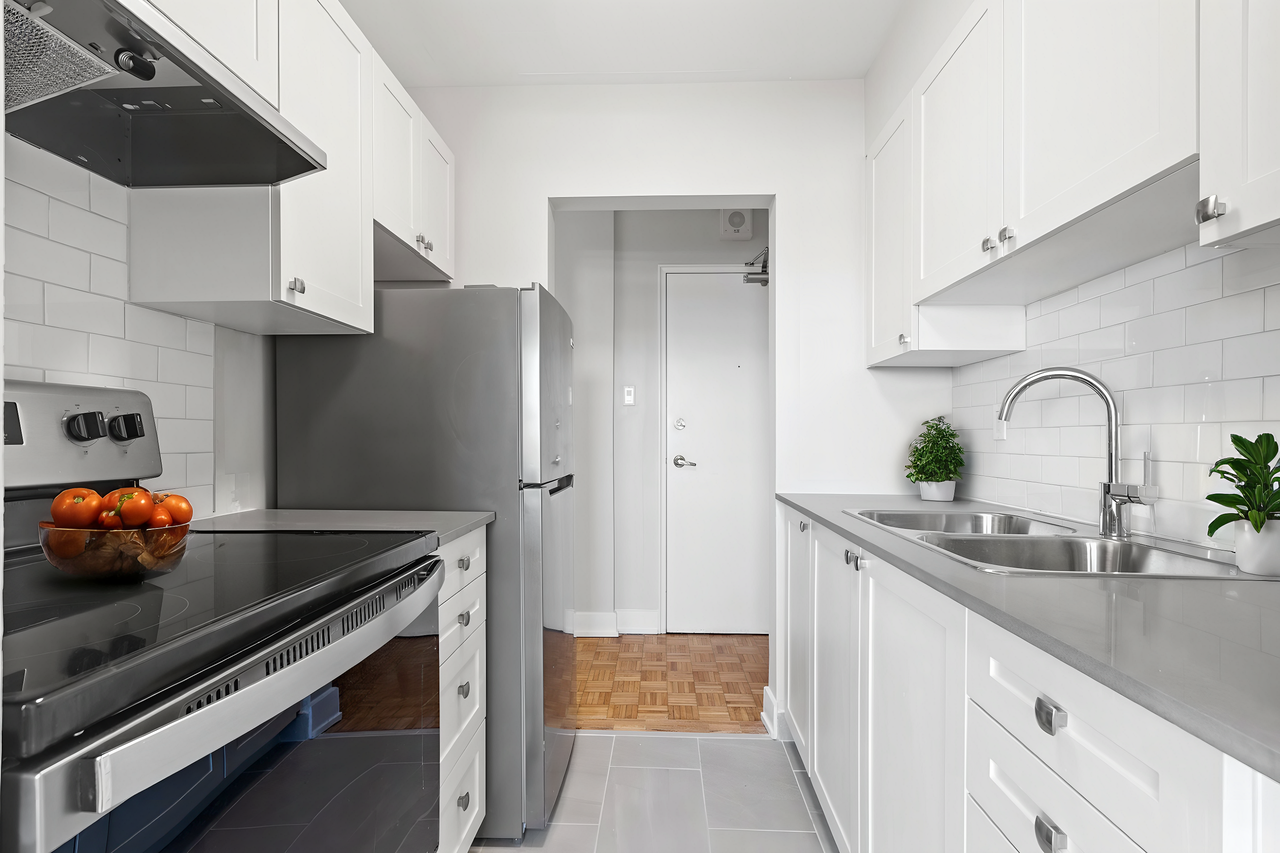 South Grand Apartments - Photo 3 of 12