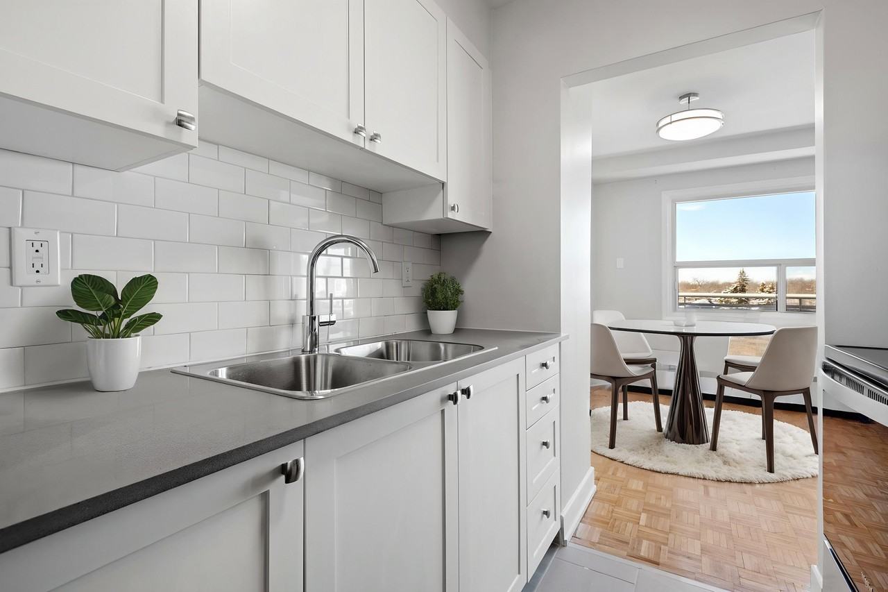 South Grand Apartments - Photo 4 of 12