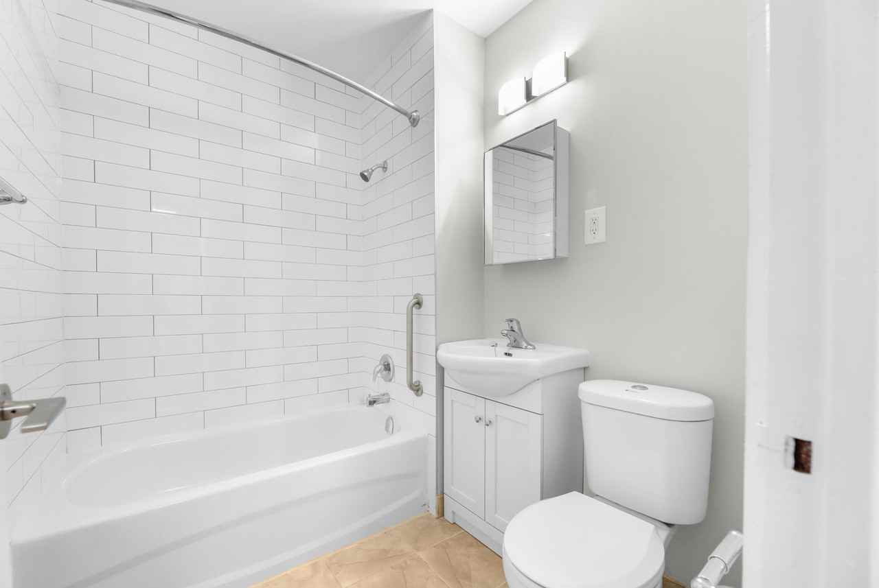 South Grand Apartments - Photo 5 of 12