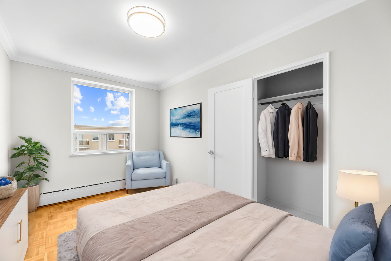 South Grand Apartments - Photo 7 of 12