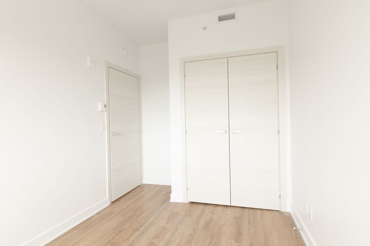 30 Saint Joseph Boulevard Est - Photo 2 of 50