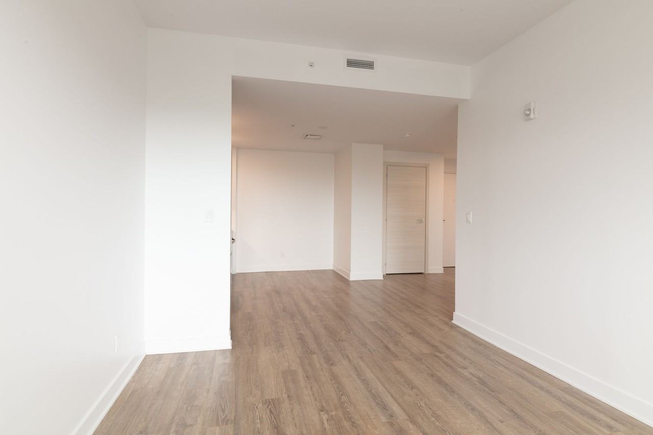 30 Saint Joseph Boulevard Est - Photo 3 of 50