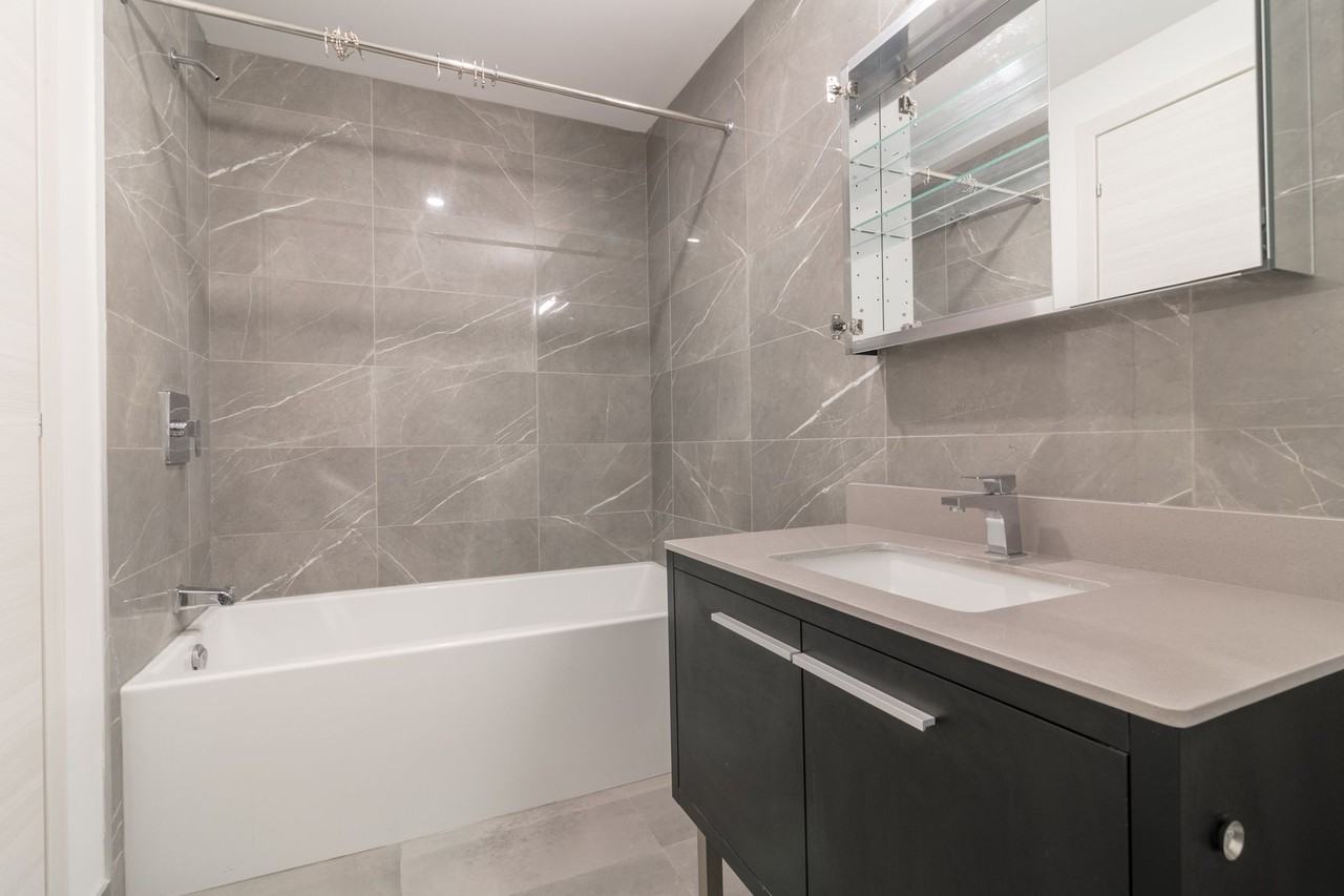 30 Saint Joseph Boulevard Est - Photo 7 of 50