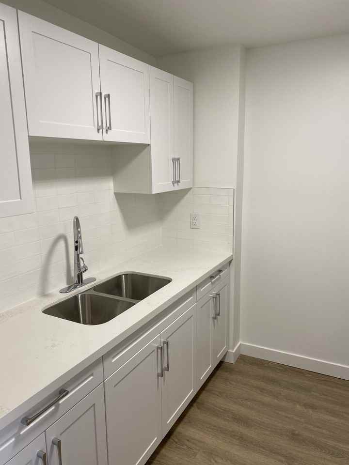 35 Angeline Street South - Photo 4 of 11