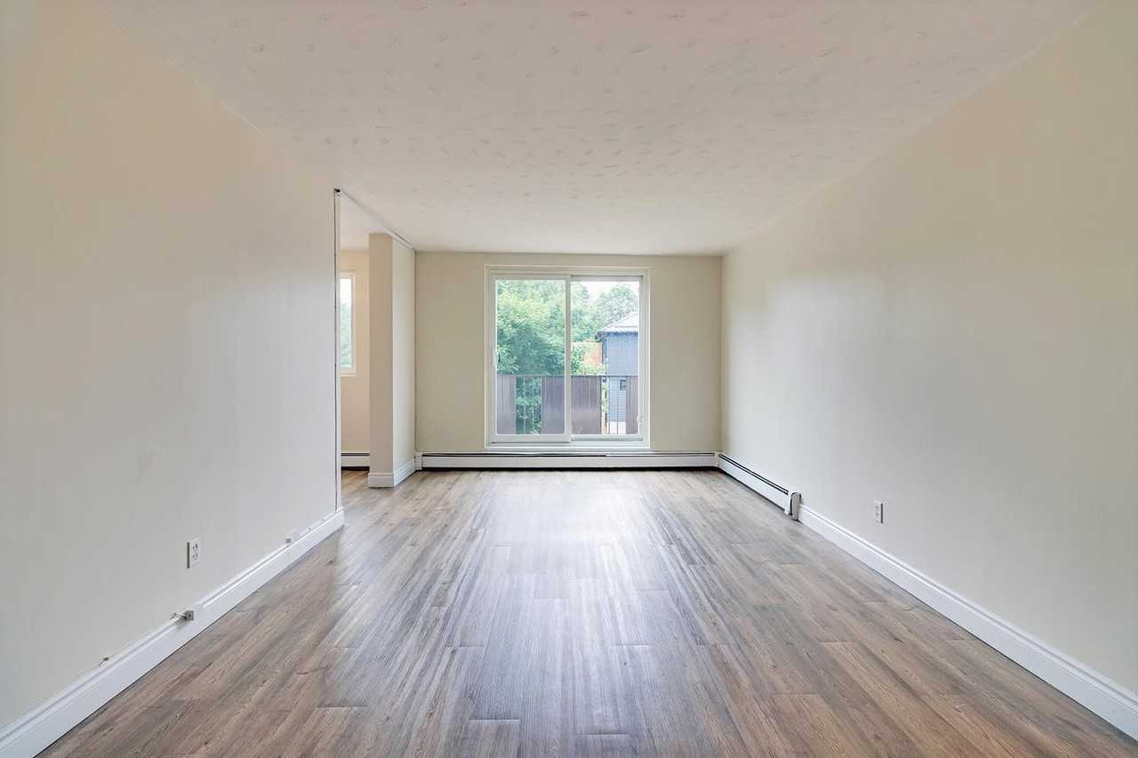 Bruce Manor Apartments - Photo 7 of 16