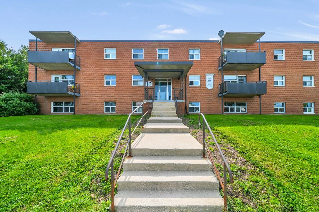 Bayfield Manor Apartments - Photo 4 of 23