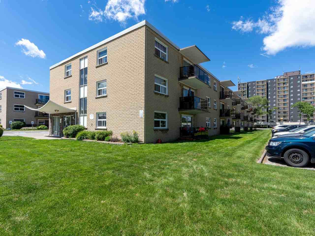 Kingsway & Queensway Apartments - Photo 3 of 25