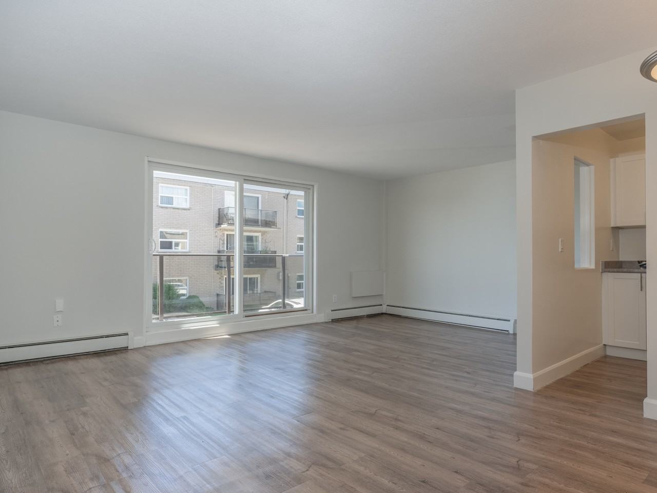 Kingsway & Queensway Apartments - Photo 6 of 25