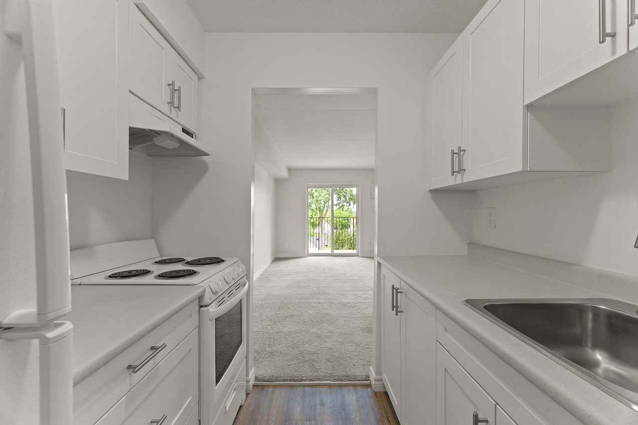 Rivershore Tower Apartments - Photo 7 of 20