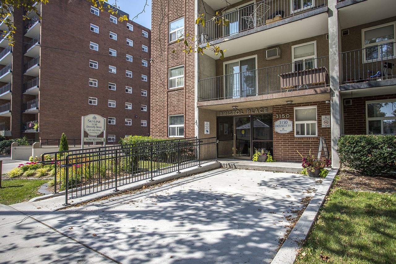 Bristol Place Apartments - Photo 4 of 18