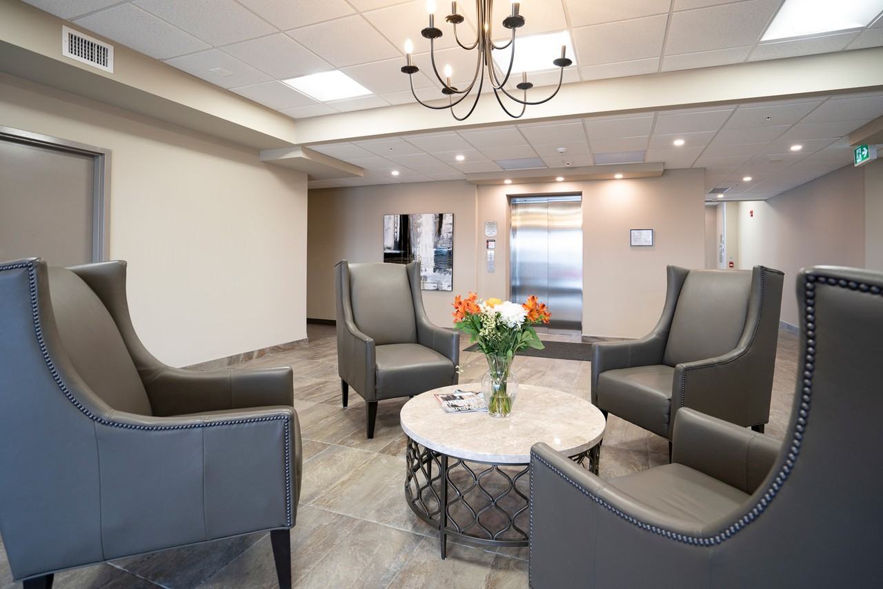 Oxford Haus Apartments - Photo 5 of 26