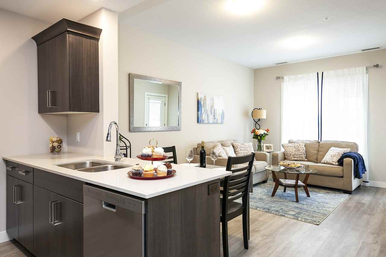 Oxford Haus Apartments - Photo 7 of 26