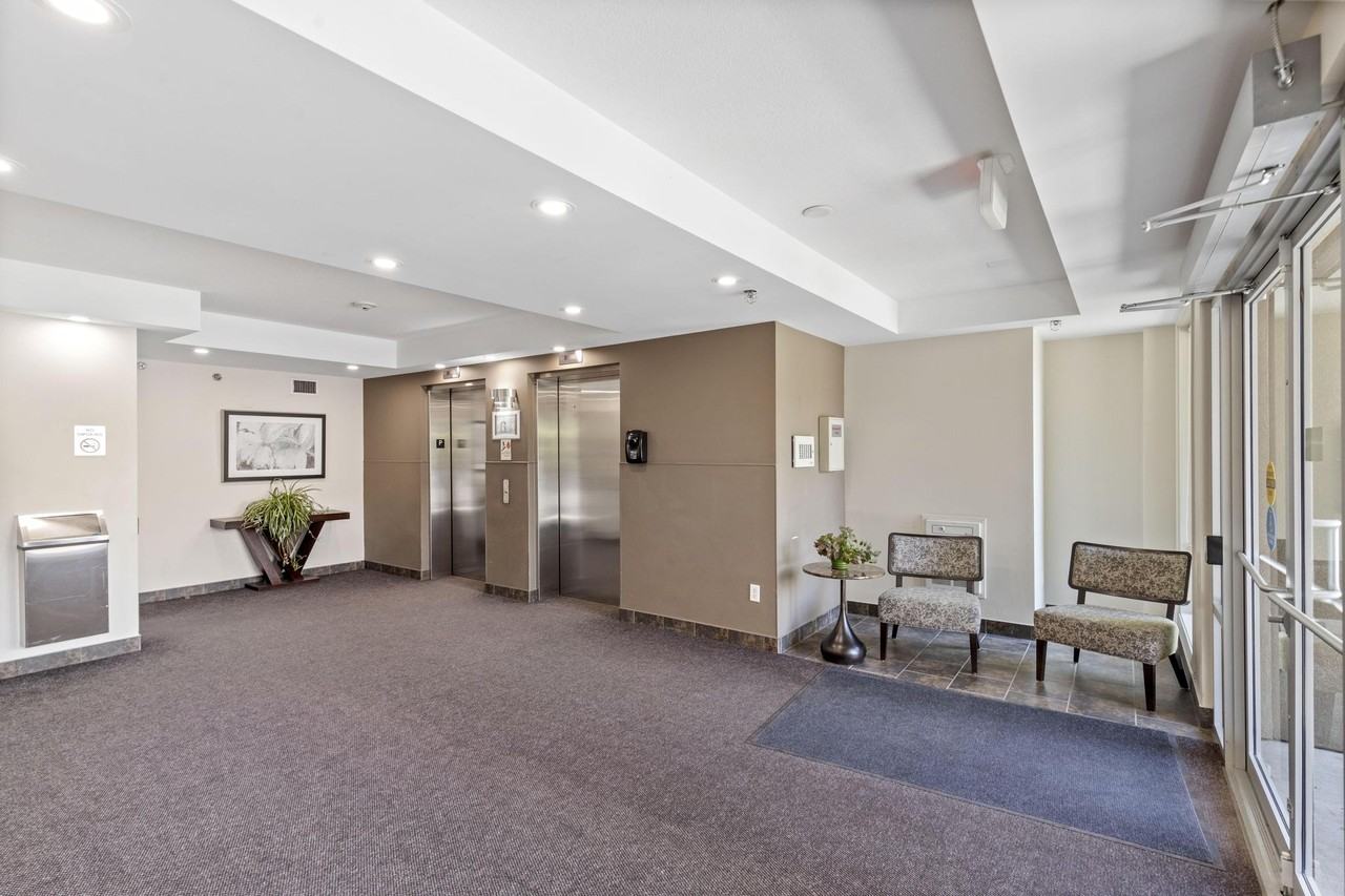 Lake Country Lofts Apartments - Photo 4 of 30