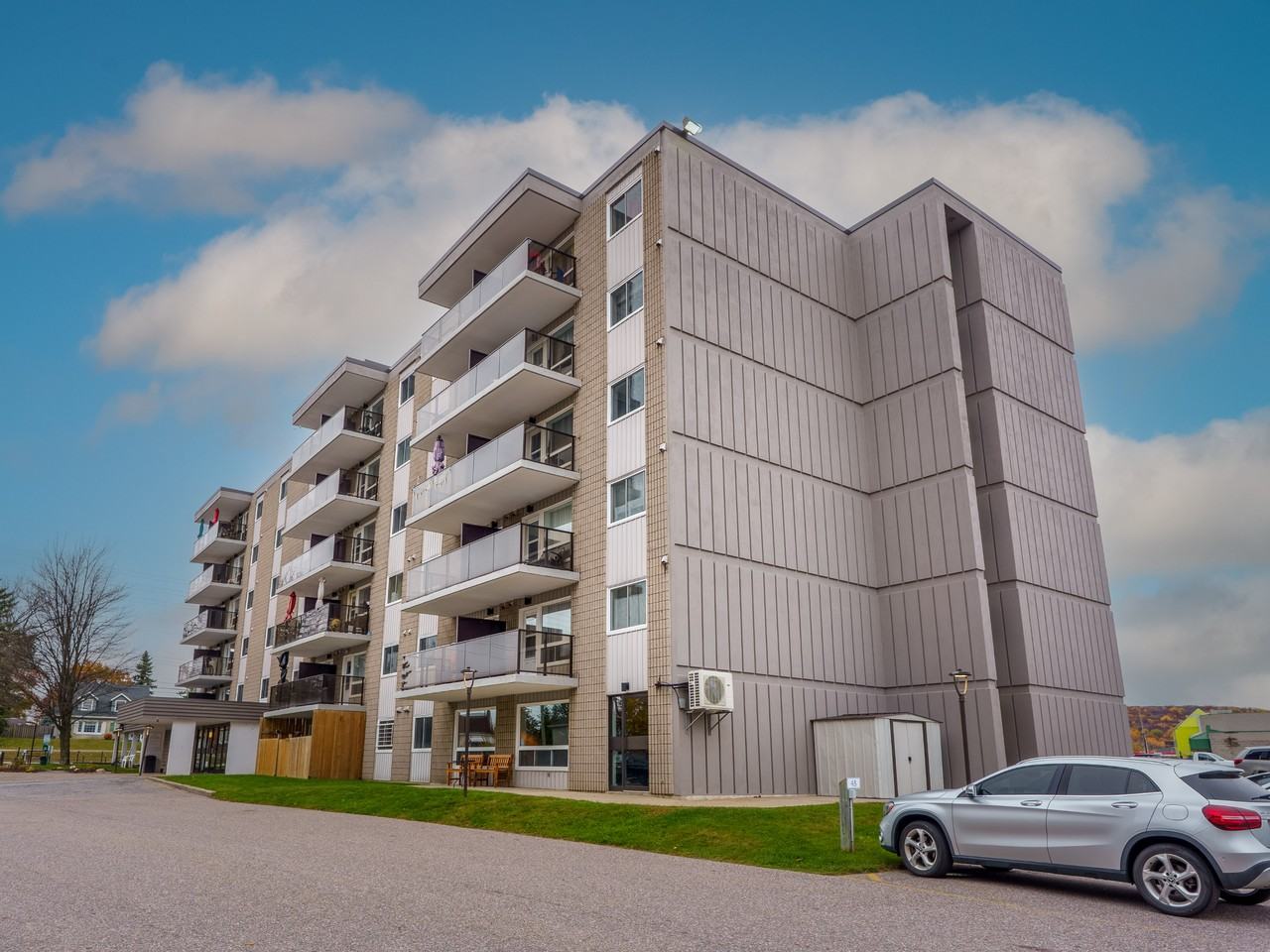 Gloria Gardens Apartments - Photo 4 of 29