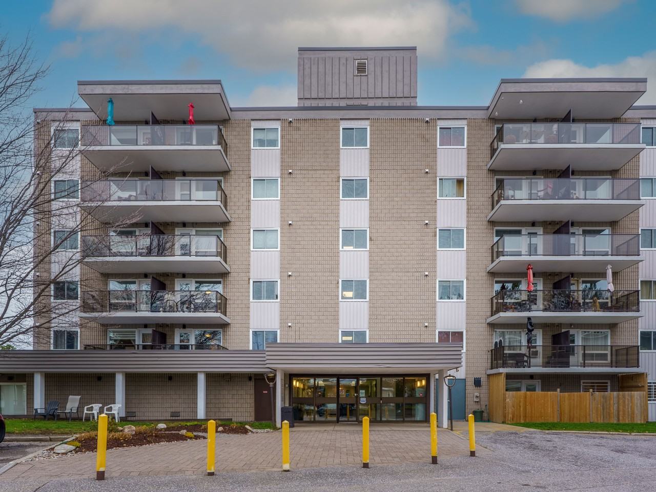 Gloria Gardens Apartments - Photo 5 of 29