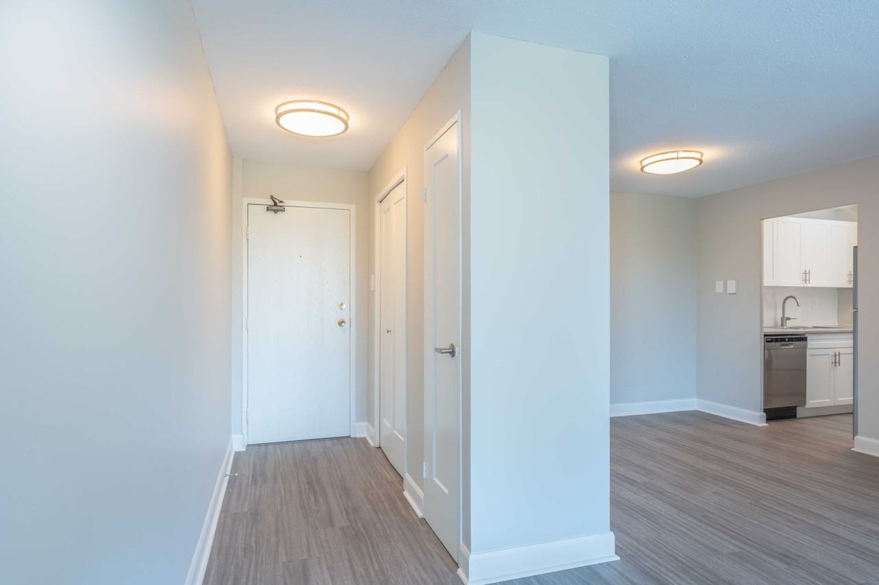 High Park Place Apartments - Photo 6 of 25