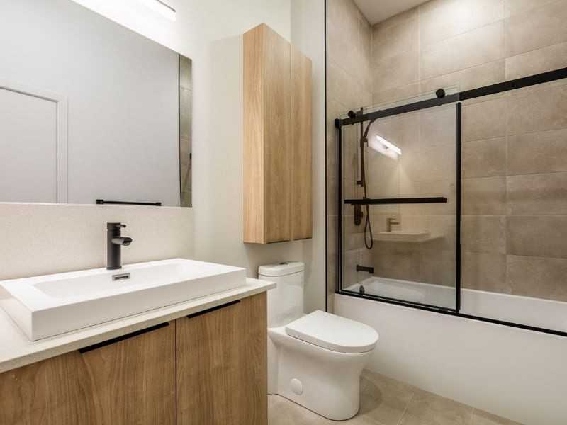 Solaris - Photo 4 of 9