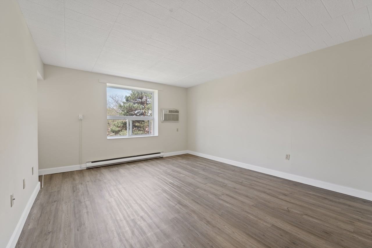 Linden Tower Apartments - Photo 5 of 18