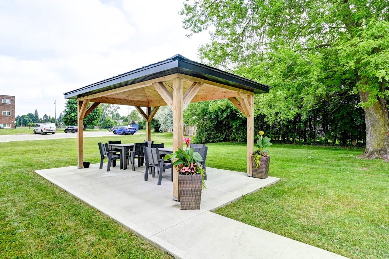 Flamingo Apartments - Photo 4 of 26