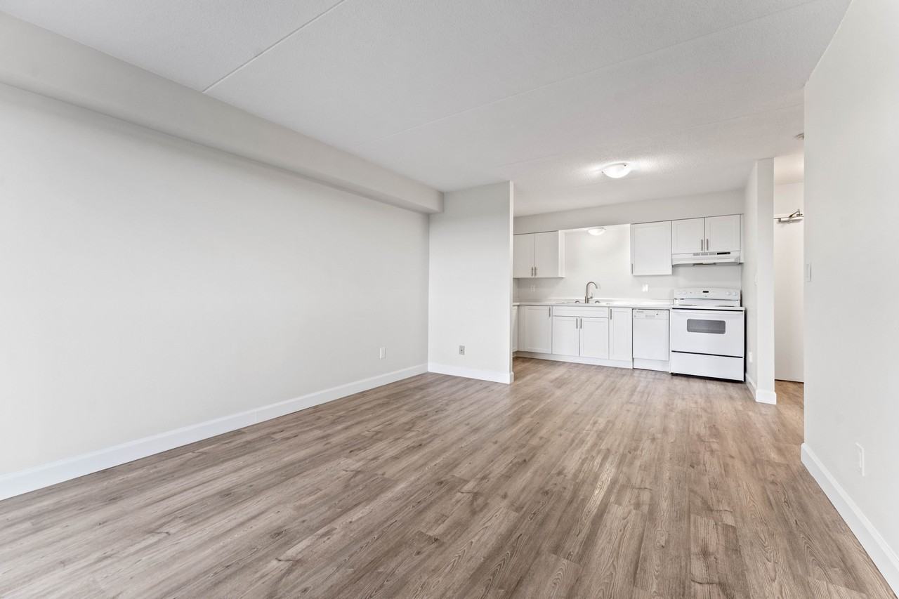 Plaza East Apartments - Photo 5 of 23