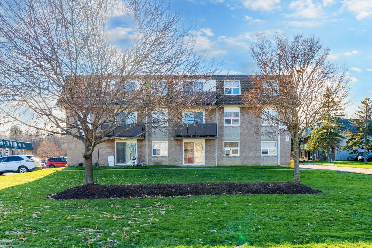 Huron Manor Apartments - Photo 2 of 20