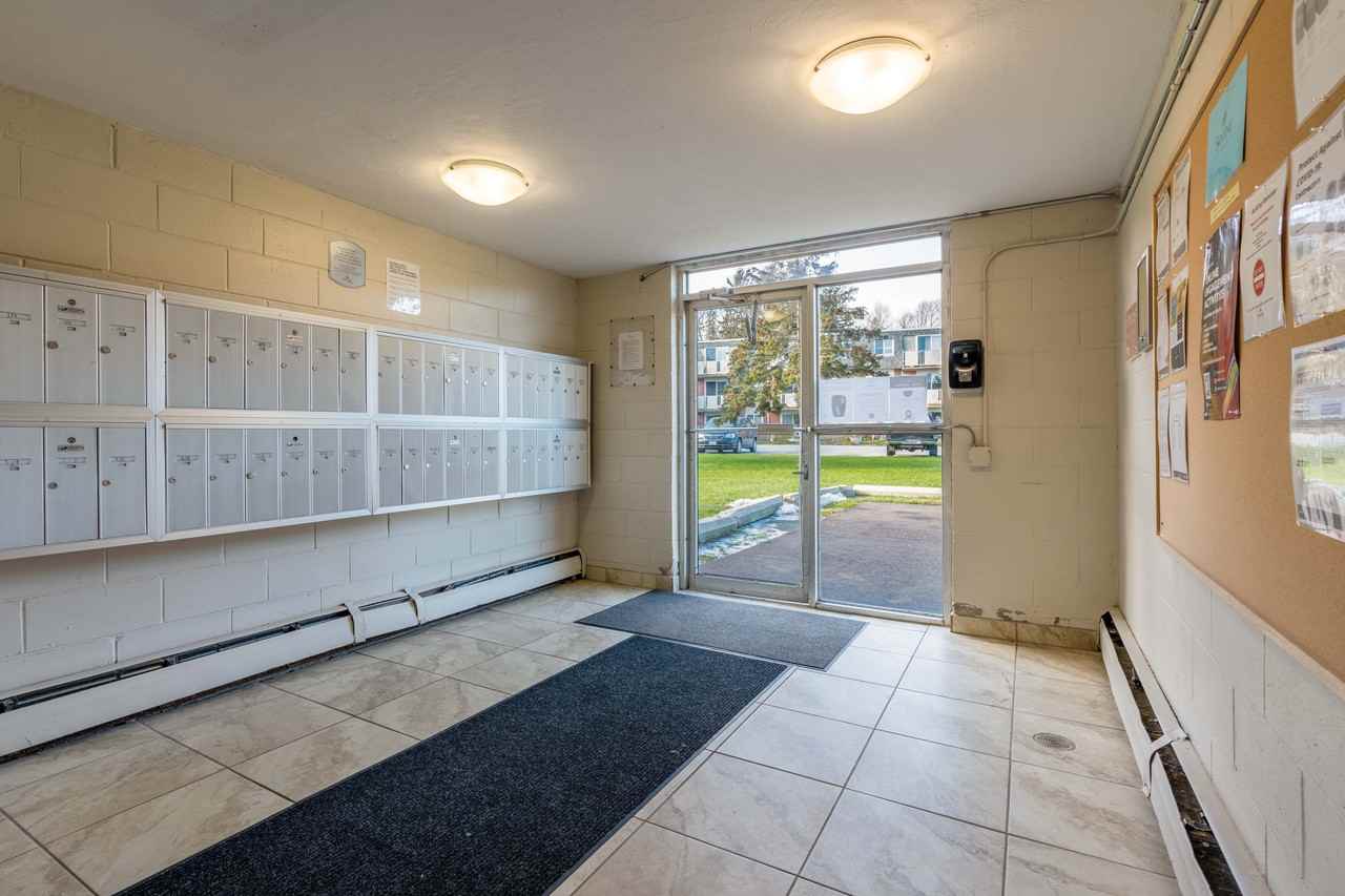 Huron Manor Apartments - Photo 5 of 20