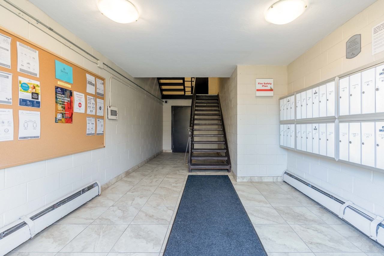 Huron Manor Apartments - Photo 7 of 20