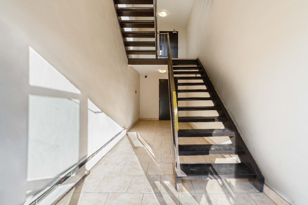 6th Street Apartments - Photo 6 of 22