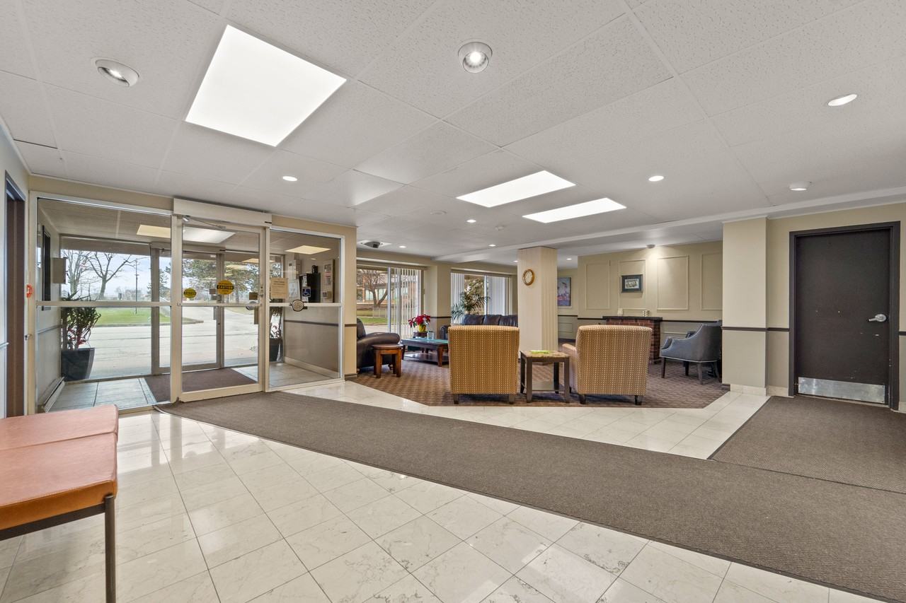 Leamington Towers Apartments - Photo 4 of 25