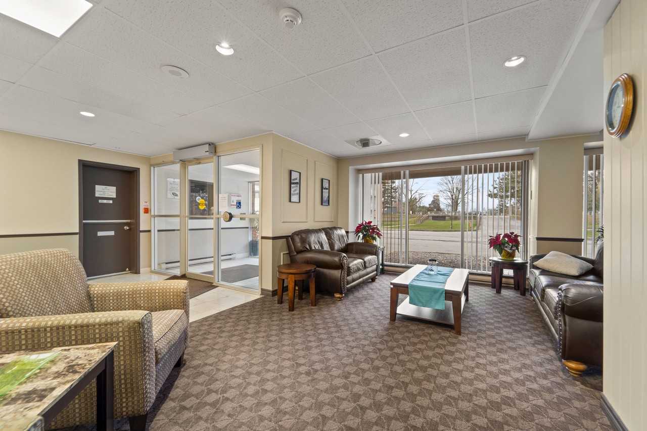 Leamington Towers Apartments - Photo 5 of 25