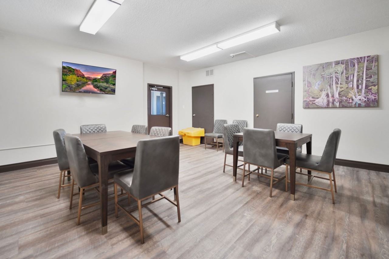 Doral Tower Apartments - Photo 7 of 26