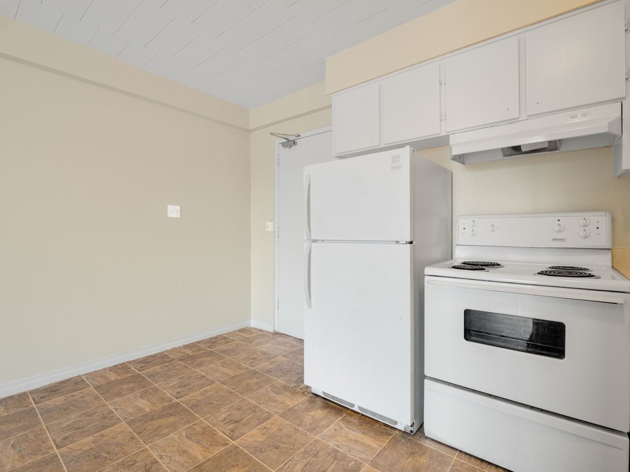 Askin Tower Apartments - Photo 7 of 19