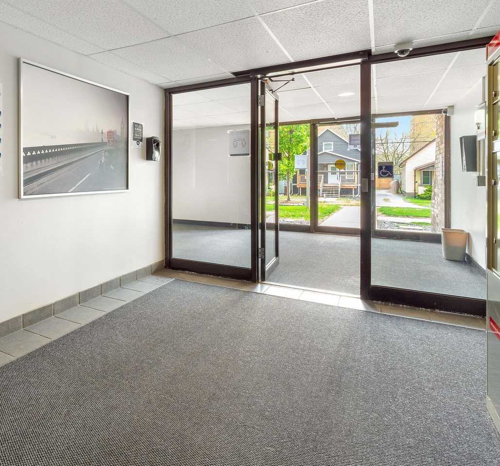 Sandilands Tower Apartments - Photo 4 of 20