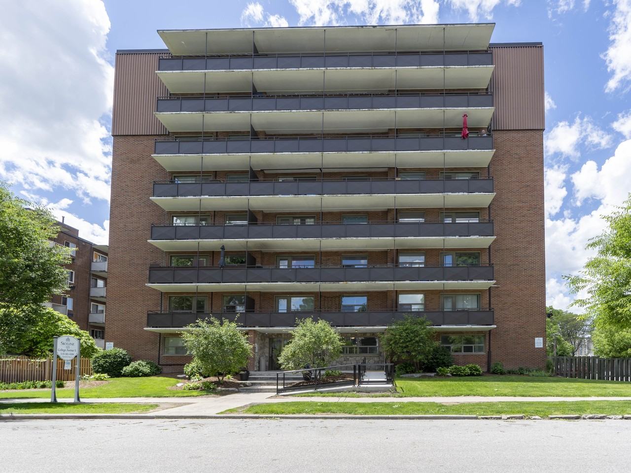 Mapleview Manor Apartments - Photo 4 of 25