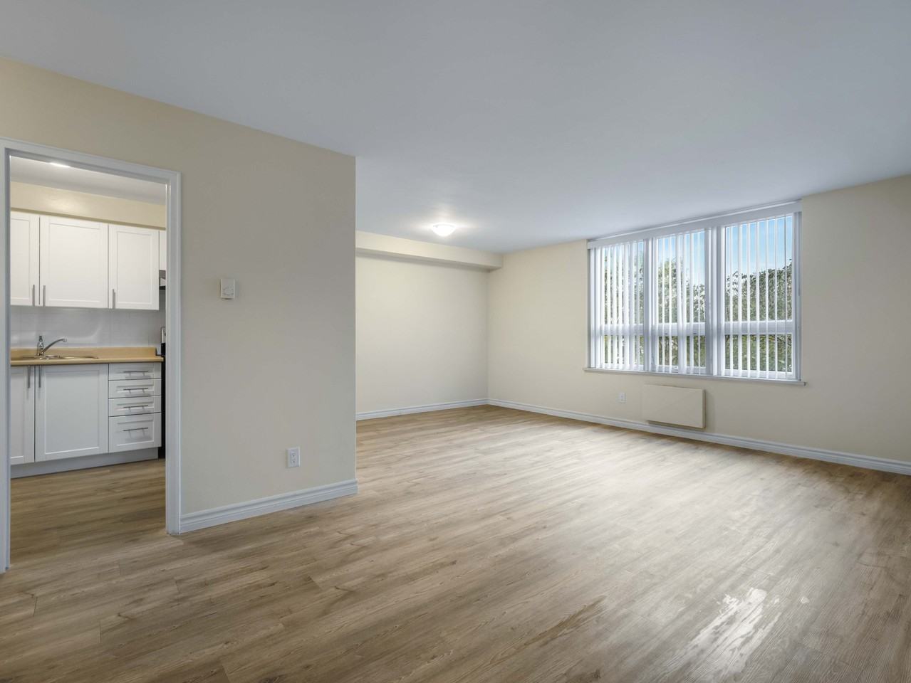 Seaway Tower Apartments - Photo 7 of 23