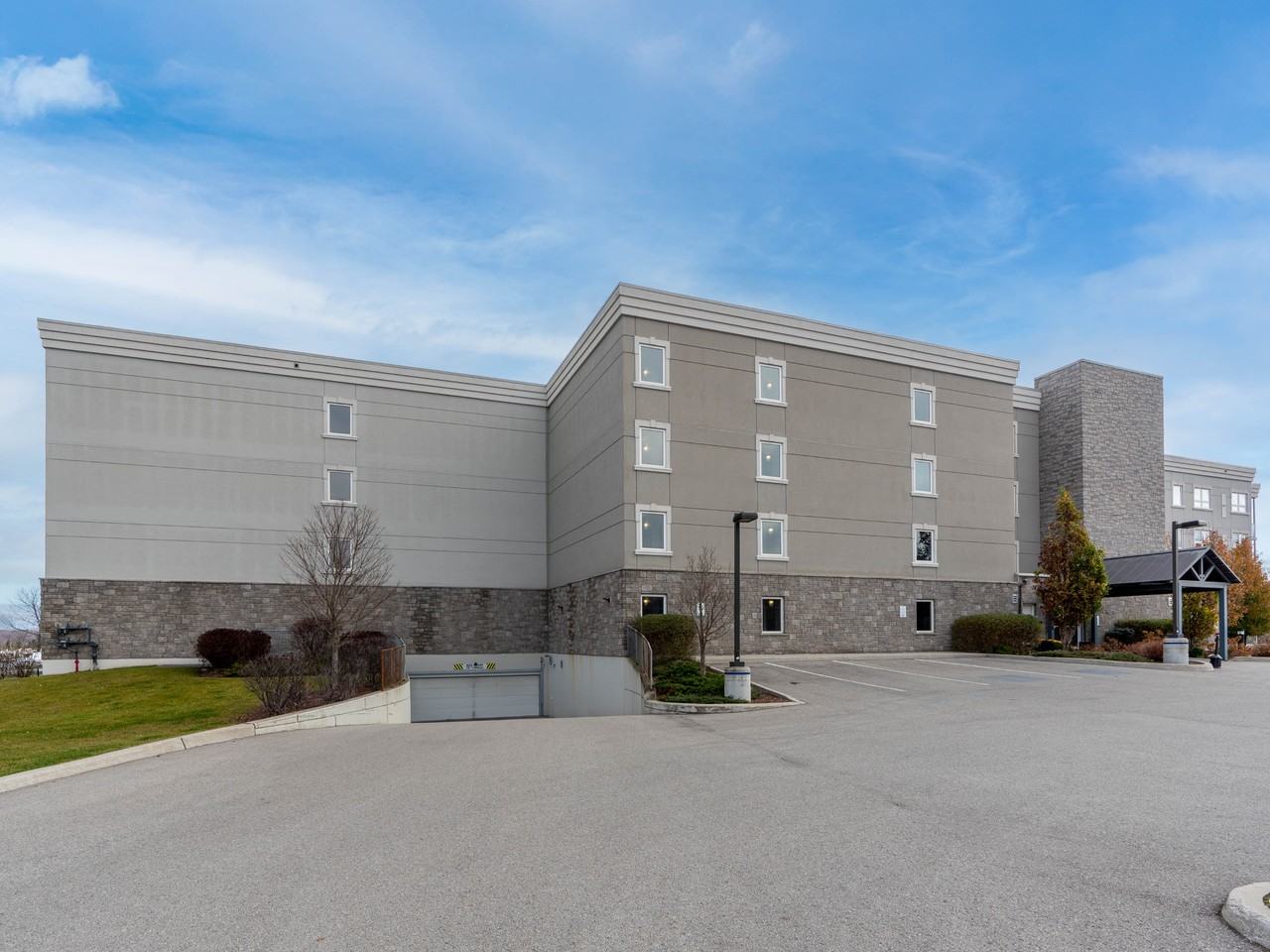 Baypoint Villas Apartments - Photo 2 of 25