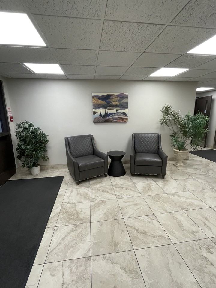 Derby Lane Apartments - Photo 5 of 26