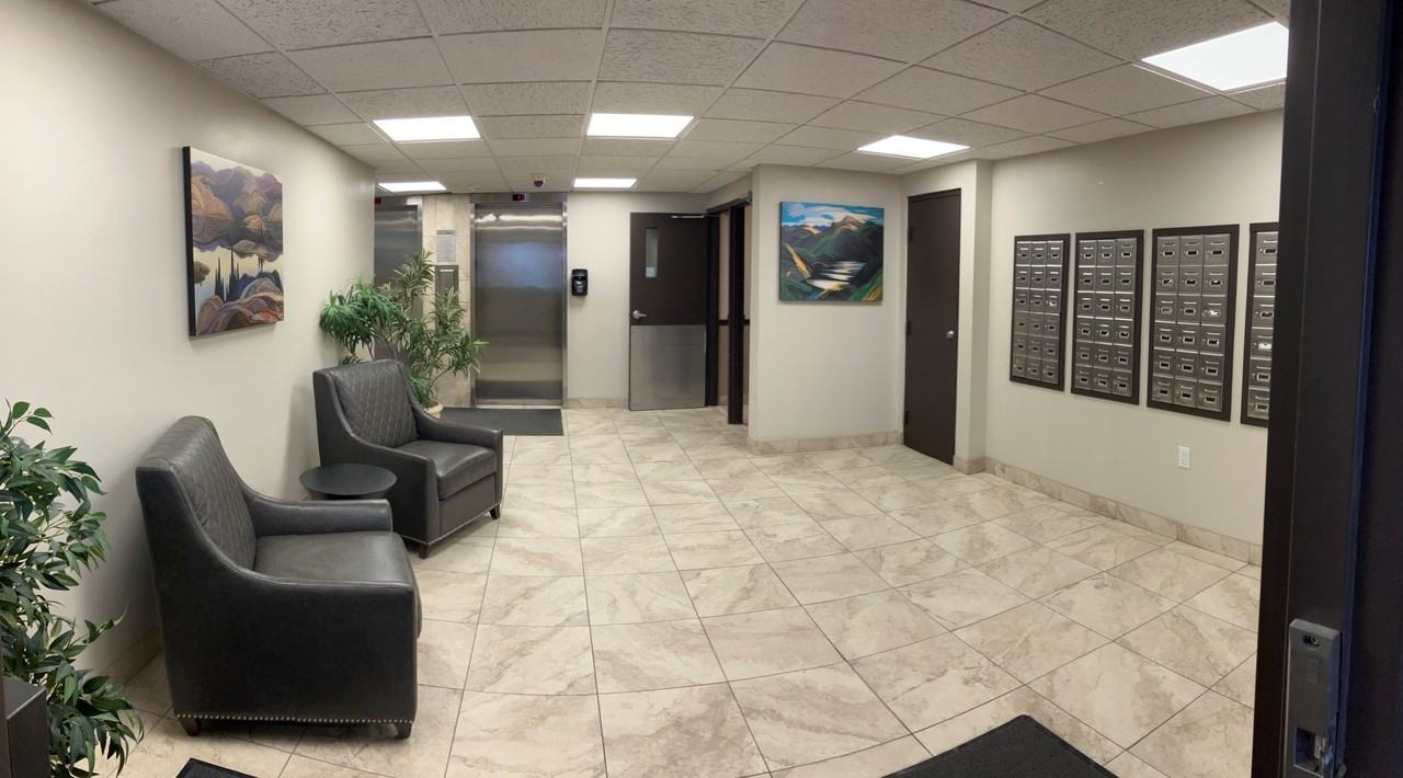 Derby Lane Apartments - Photo 6 of 26