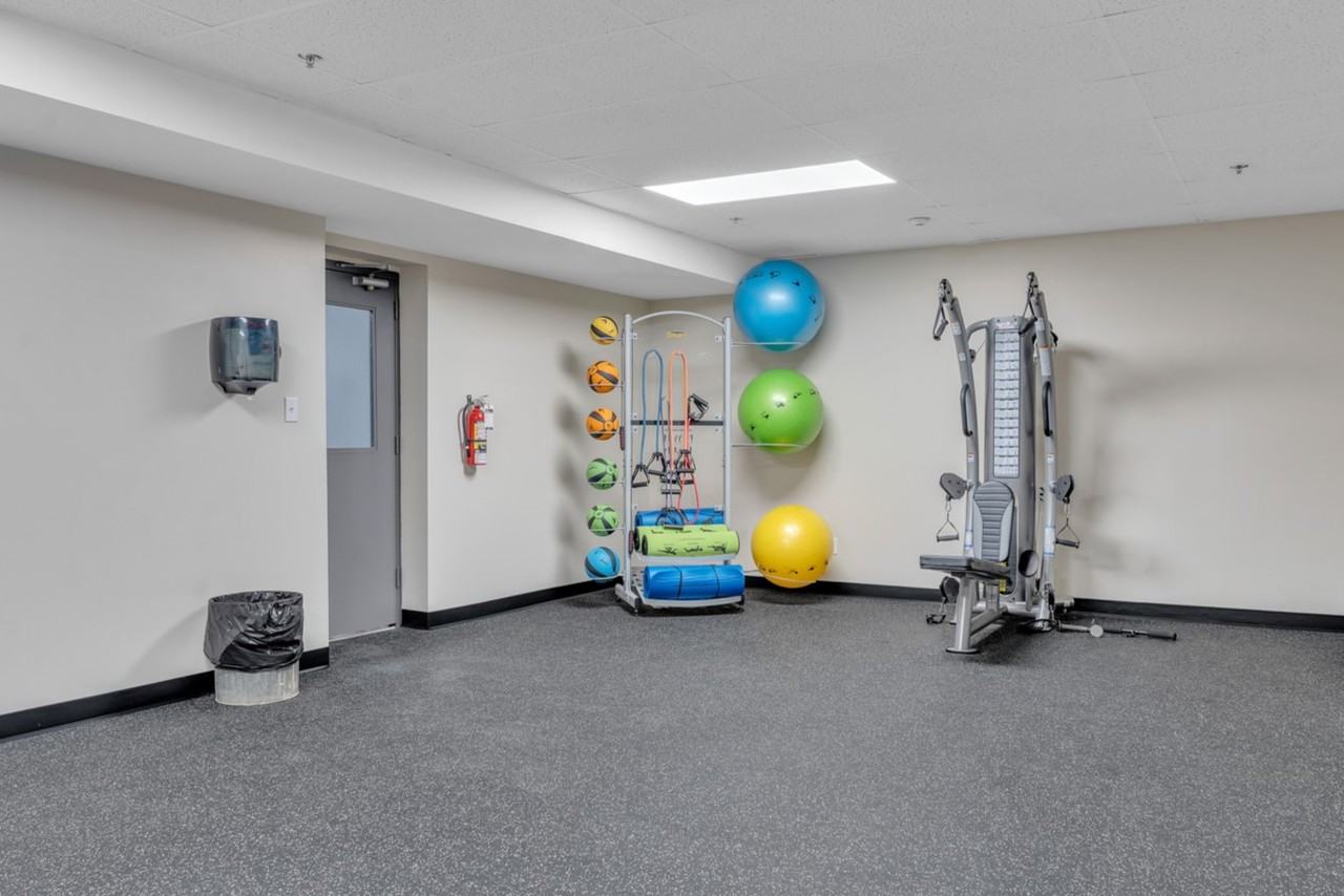 Frontenac Arms Apartments - Photo 5 of 23