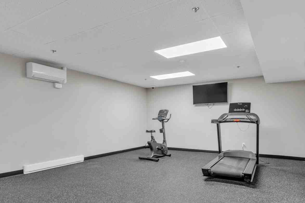 Frontenac Arms Apartments - Photo 6 of 23