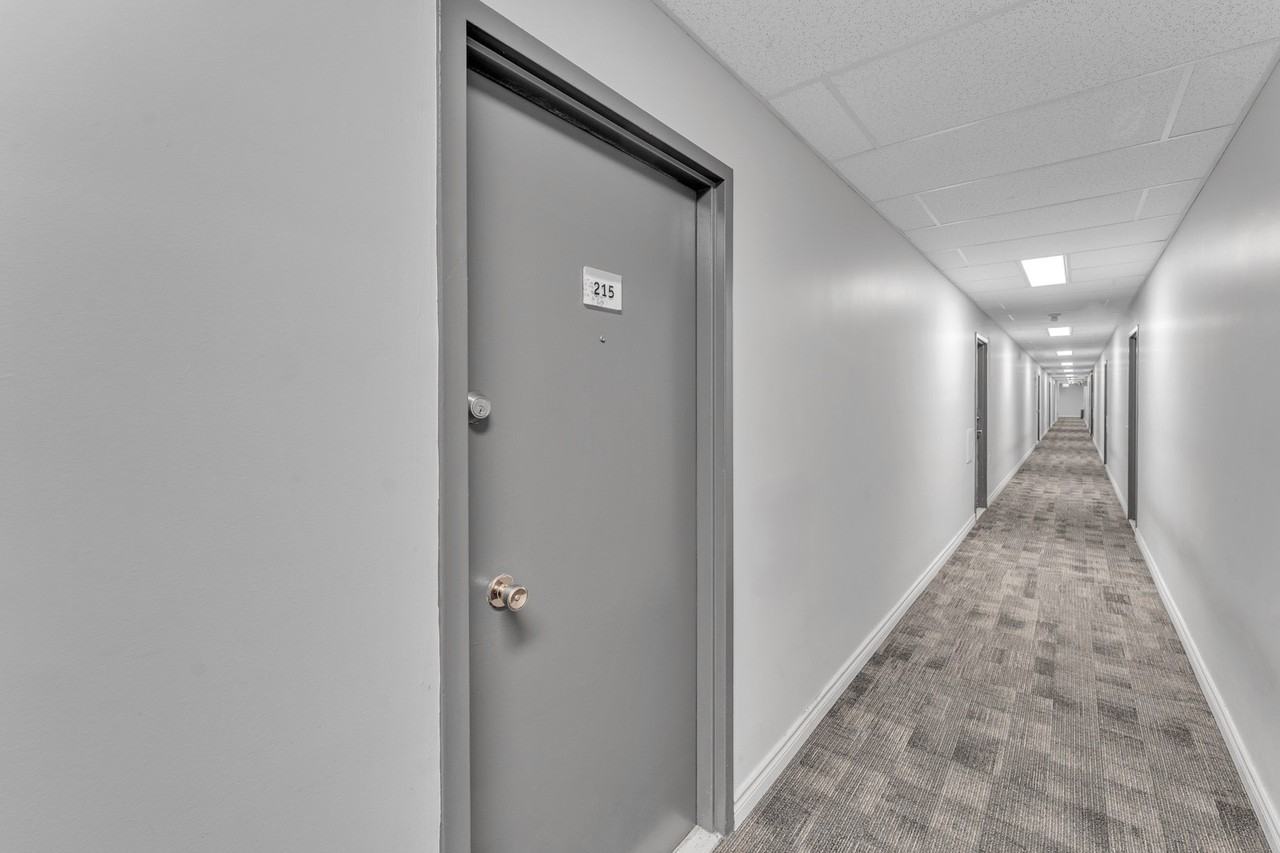 Frontenac Arms Apartments - Photo 7 of 23