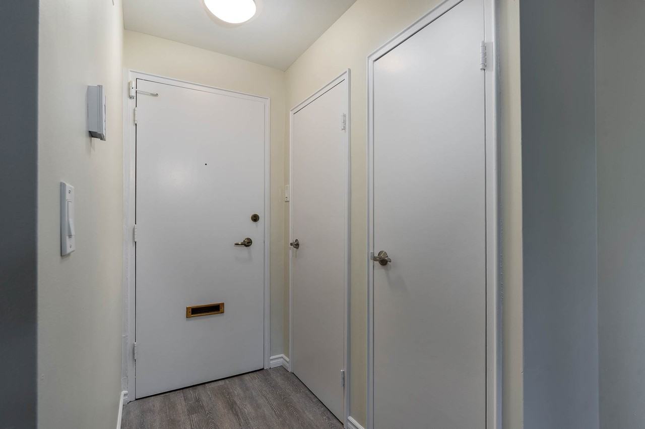 Embassy Tower Apartments - Photo 5 of 16