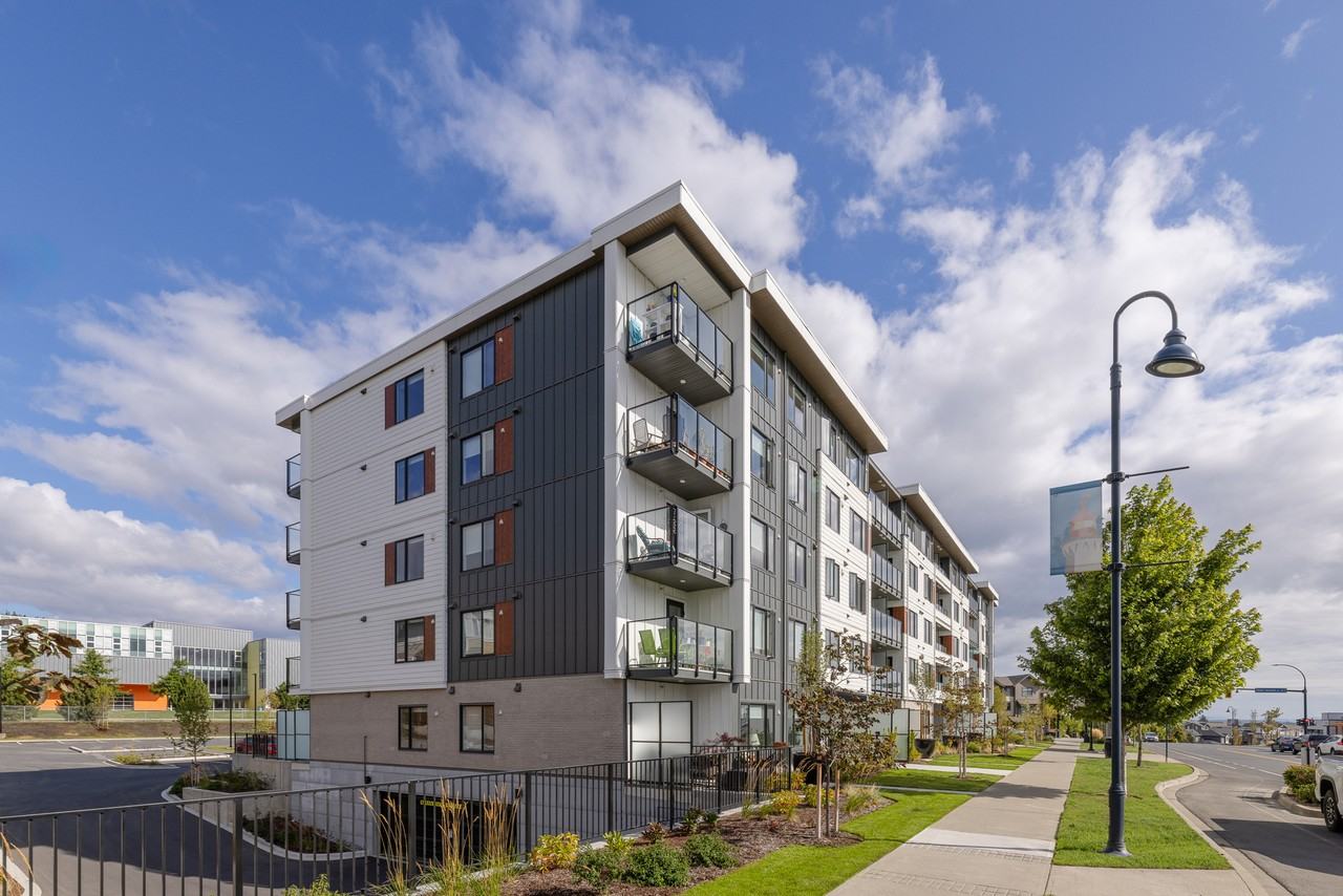 Monarch Apartments - Photo 4 of 28