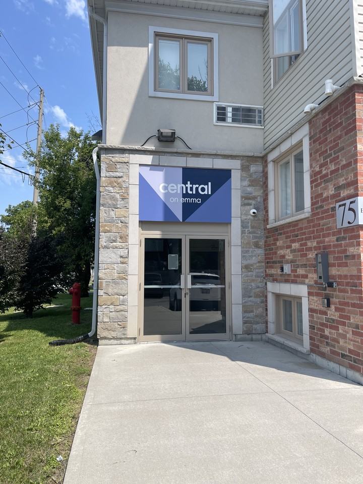 75 Emma Street - Photo 4 of 32