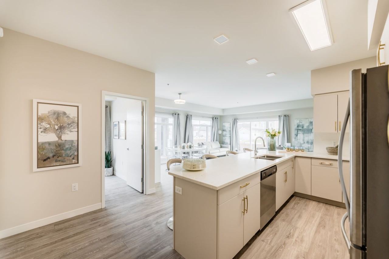 South Pointe Gardens - Photo 2 of 50